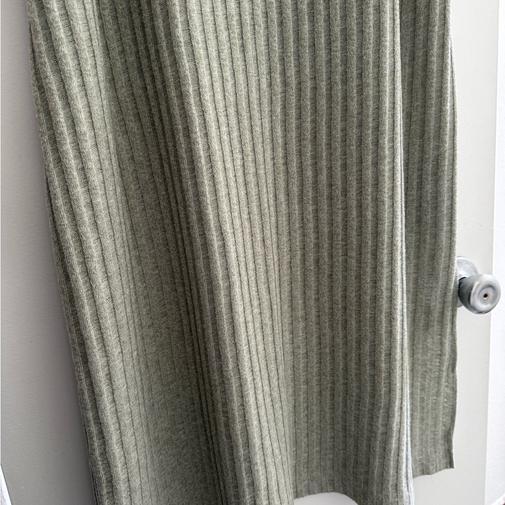 Gray Ribbed Tank Top - Picture 3 of 5